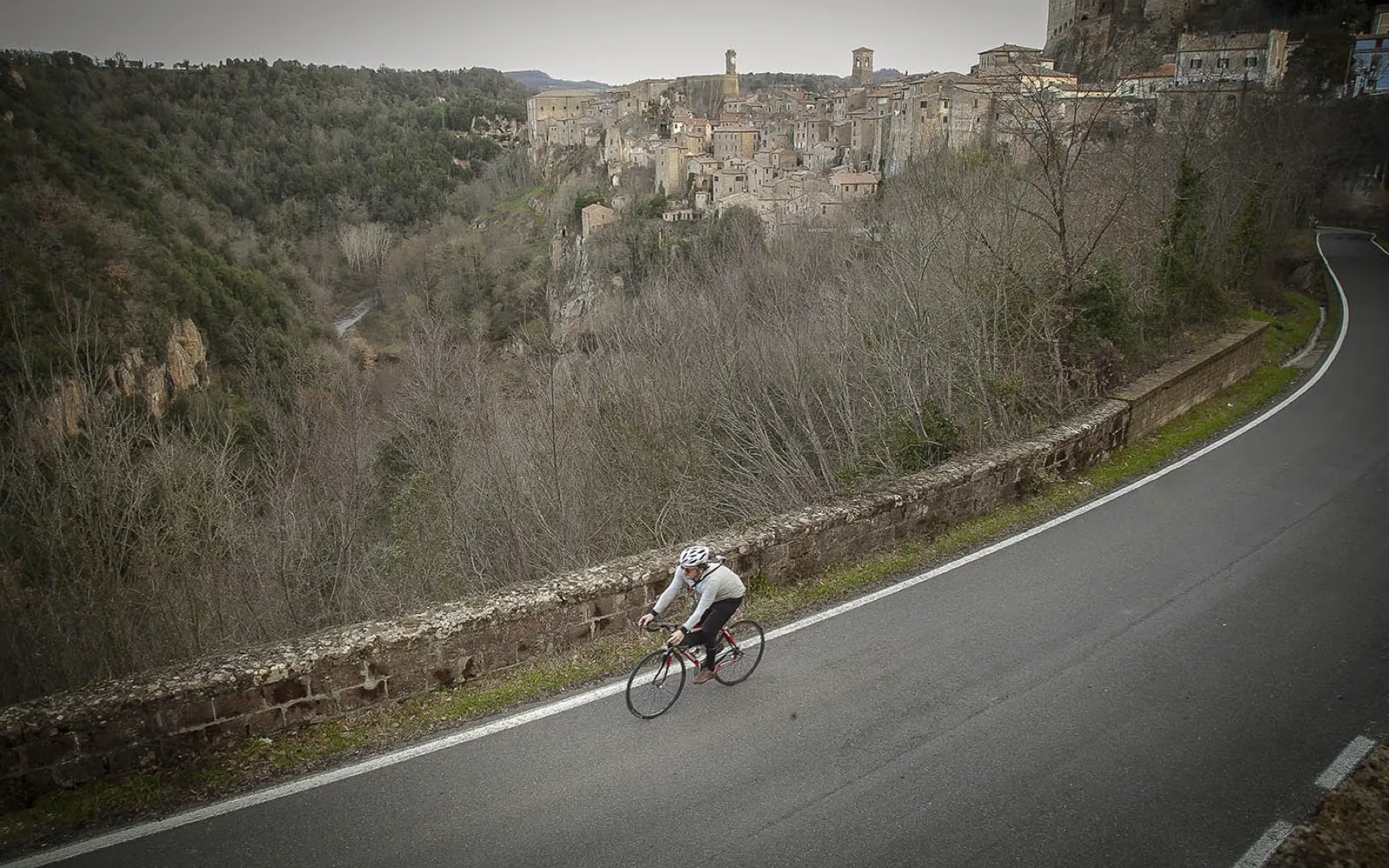 Pedalare tra villaggi etruschi e medioevali