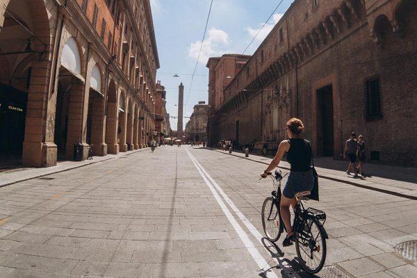 Cycling in Bologna: guide to the bike paths in town