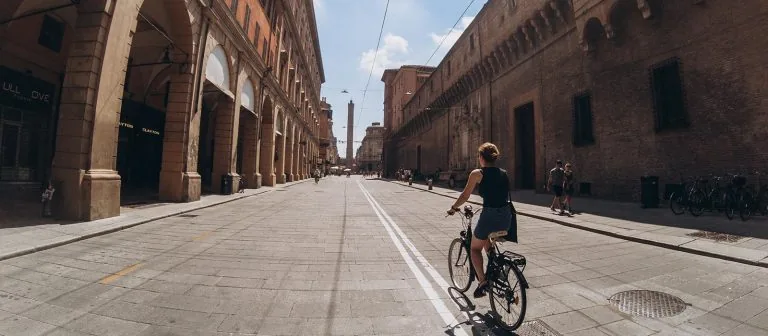 Cycling in Bologna: guide to the bike paths in town