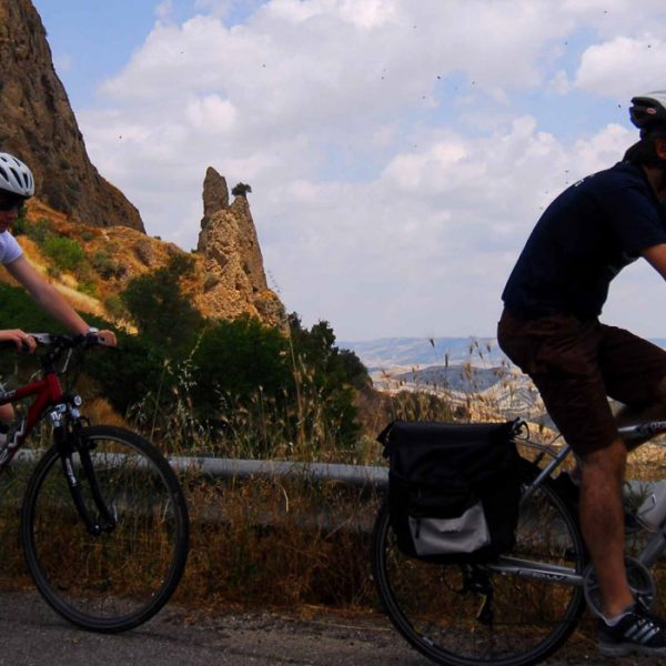 Basilicata in bicicletta, come pedalare tra i Calanchi