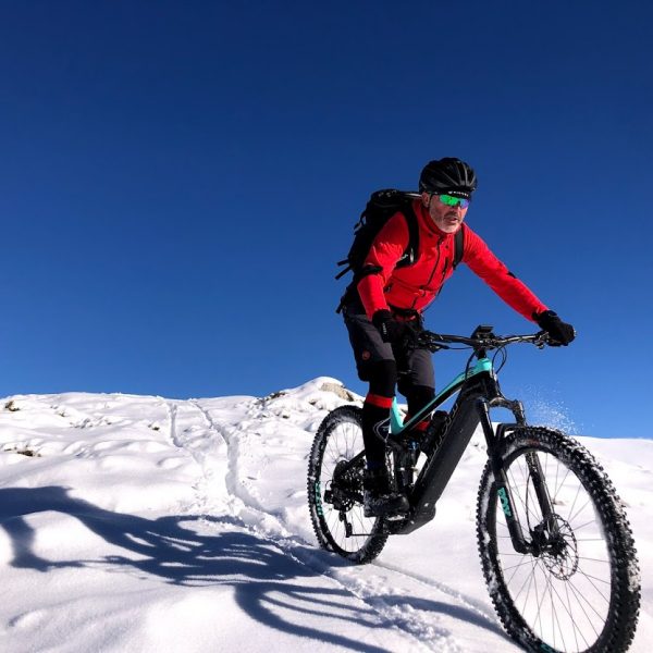 In Bici in Montagna: 11 Spettacolari Percorsi sulla Neve