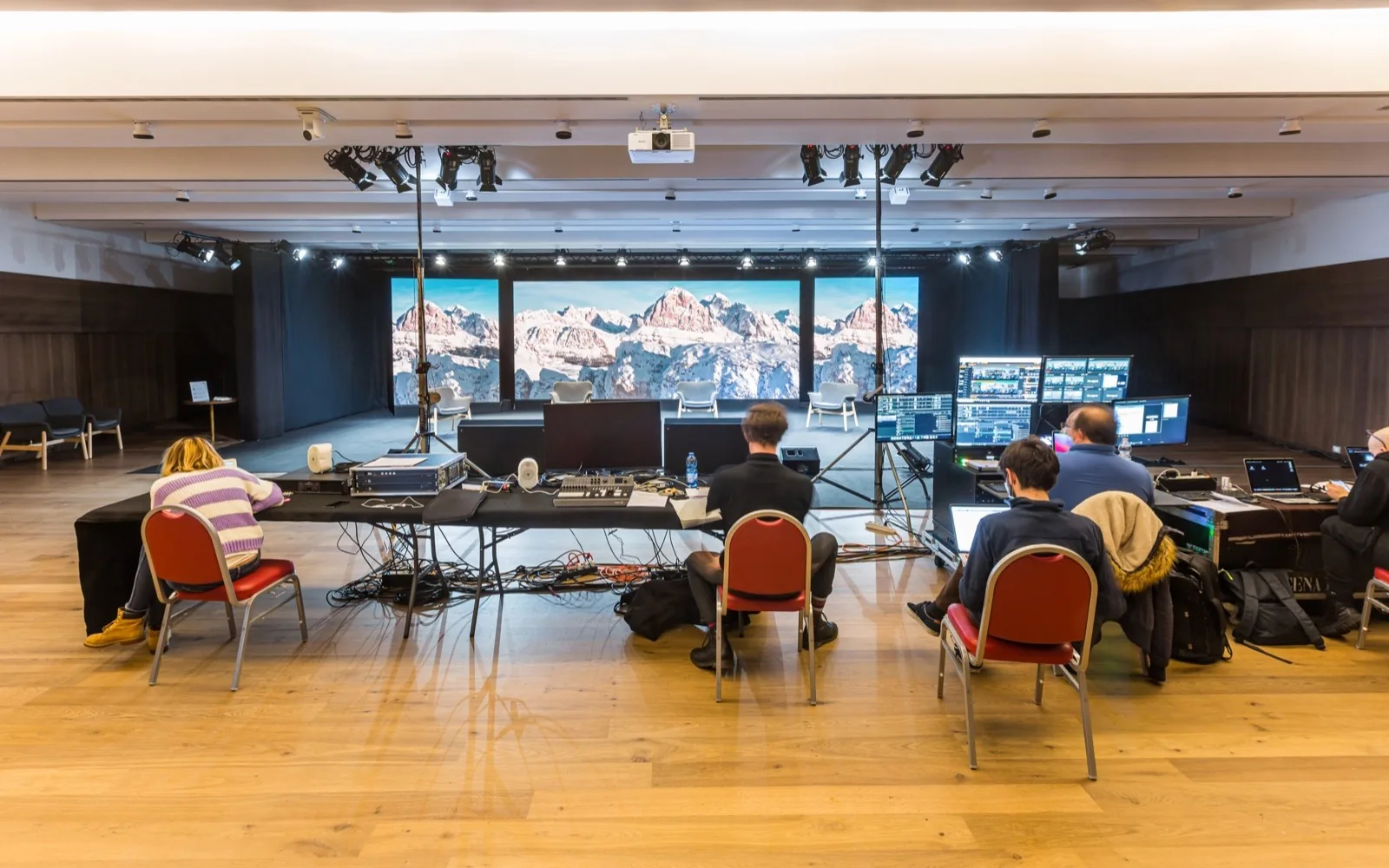 Grand Hotel Savoia Dolomia - Hybrid meeting 2
