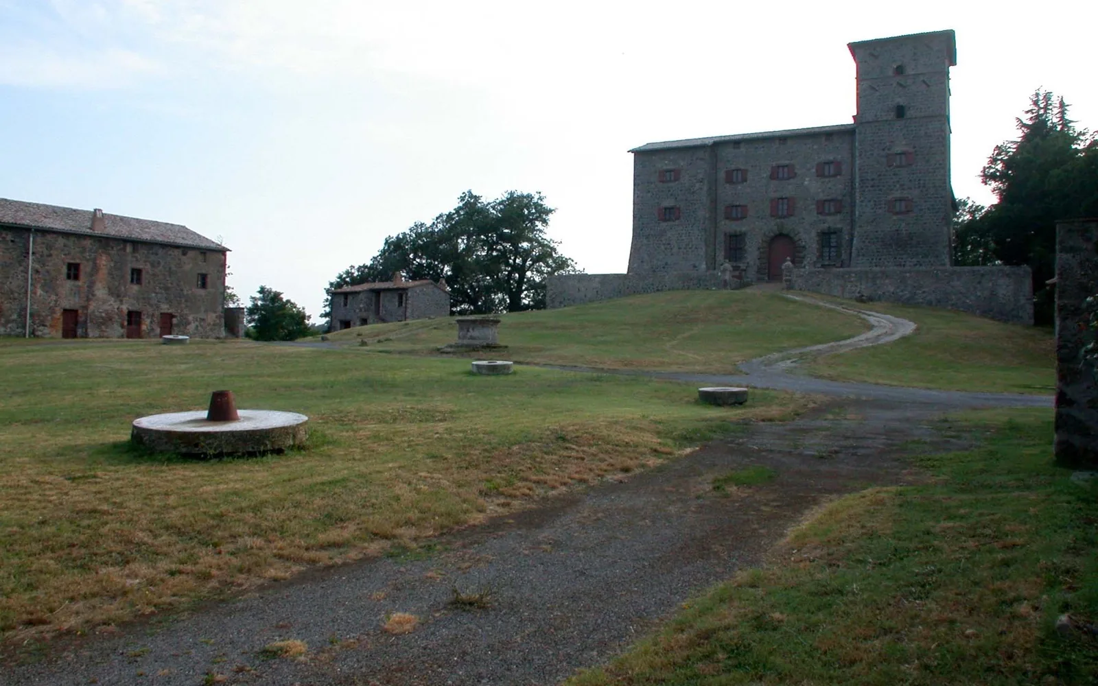 Rocca Ripesena e il Laghetto di Sugano