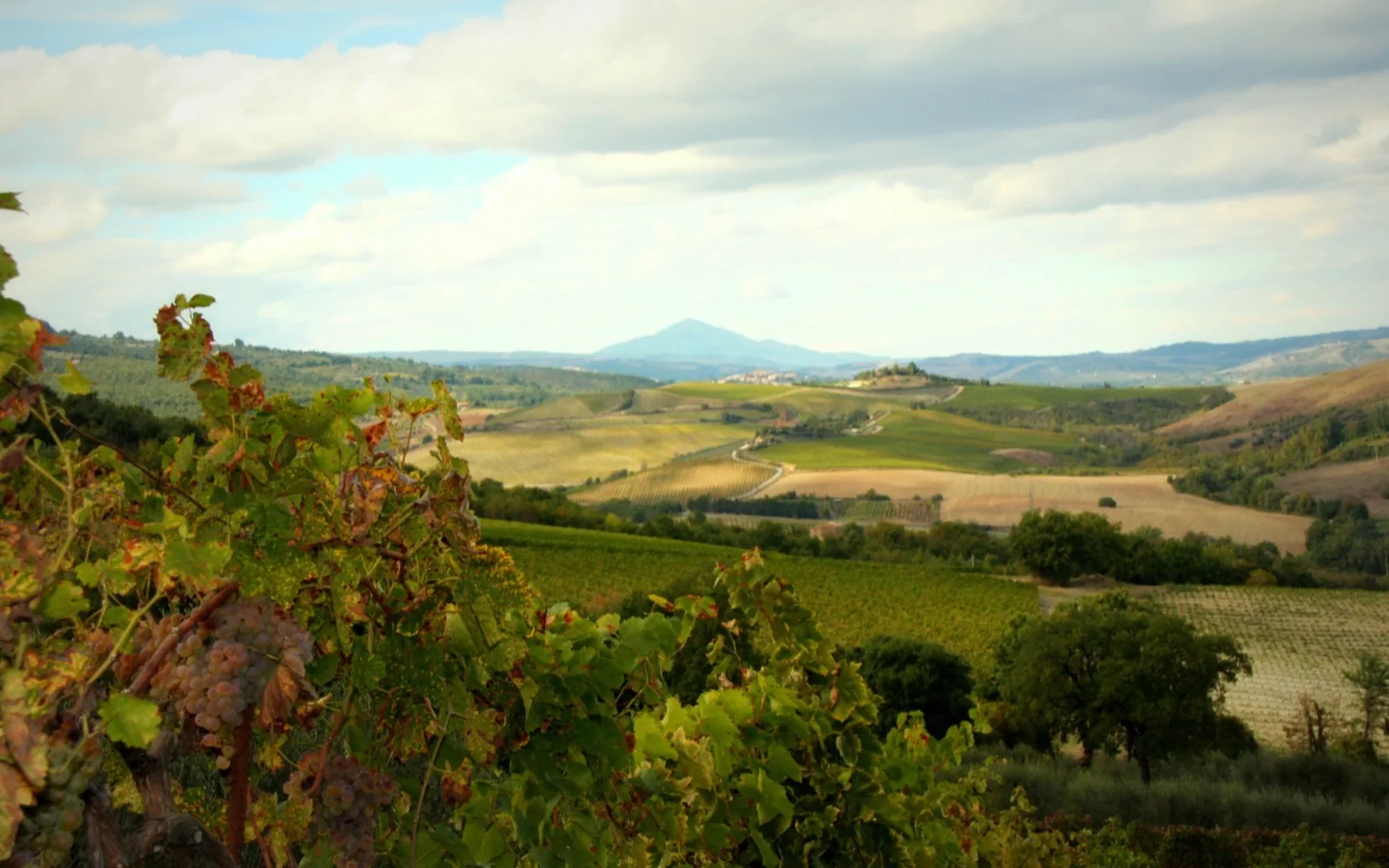 Rocca Ripesena e il Laghetto di Sugano